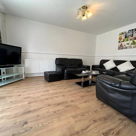 3 Bedroom House By M40 J4 High Wycombe Bagian luar foto