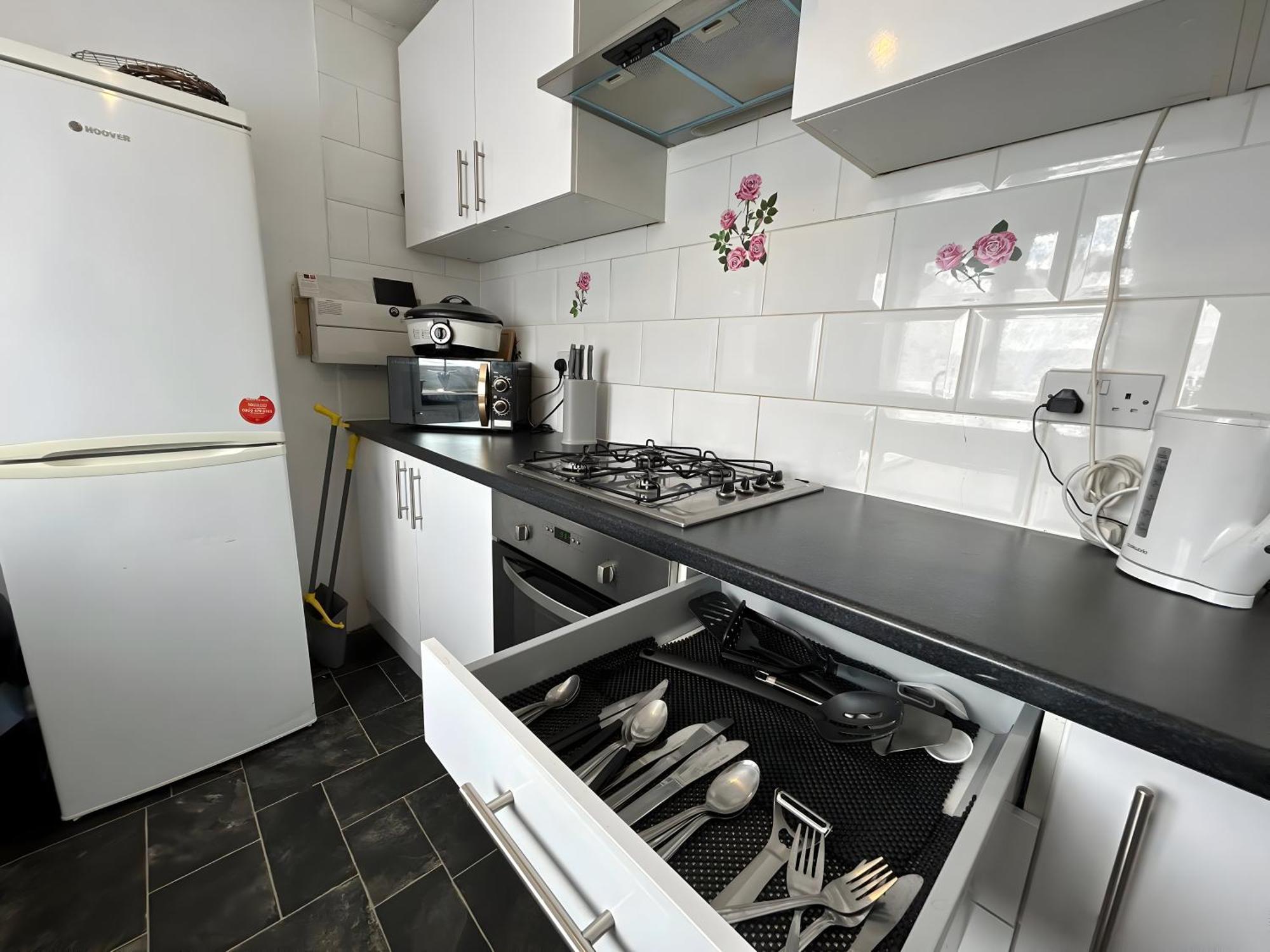 3 Bedroom House By M40 J4 High Wycombe Bagian luar foto