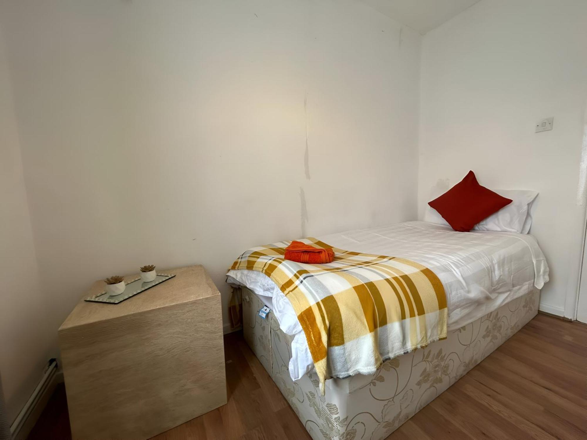 3 Bedroom House By M40 J4 High Wycombe Bagian luar foto