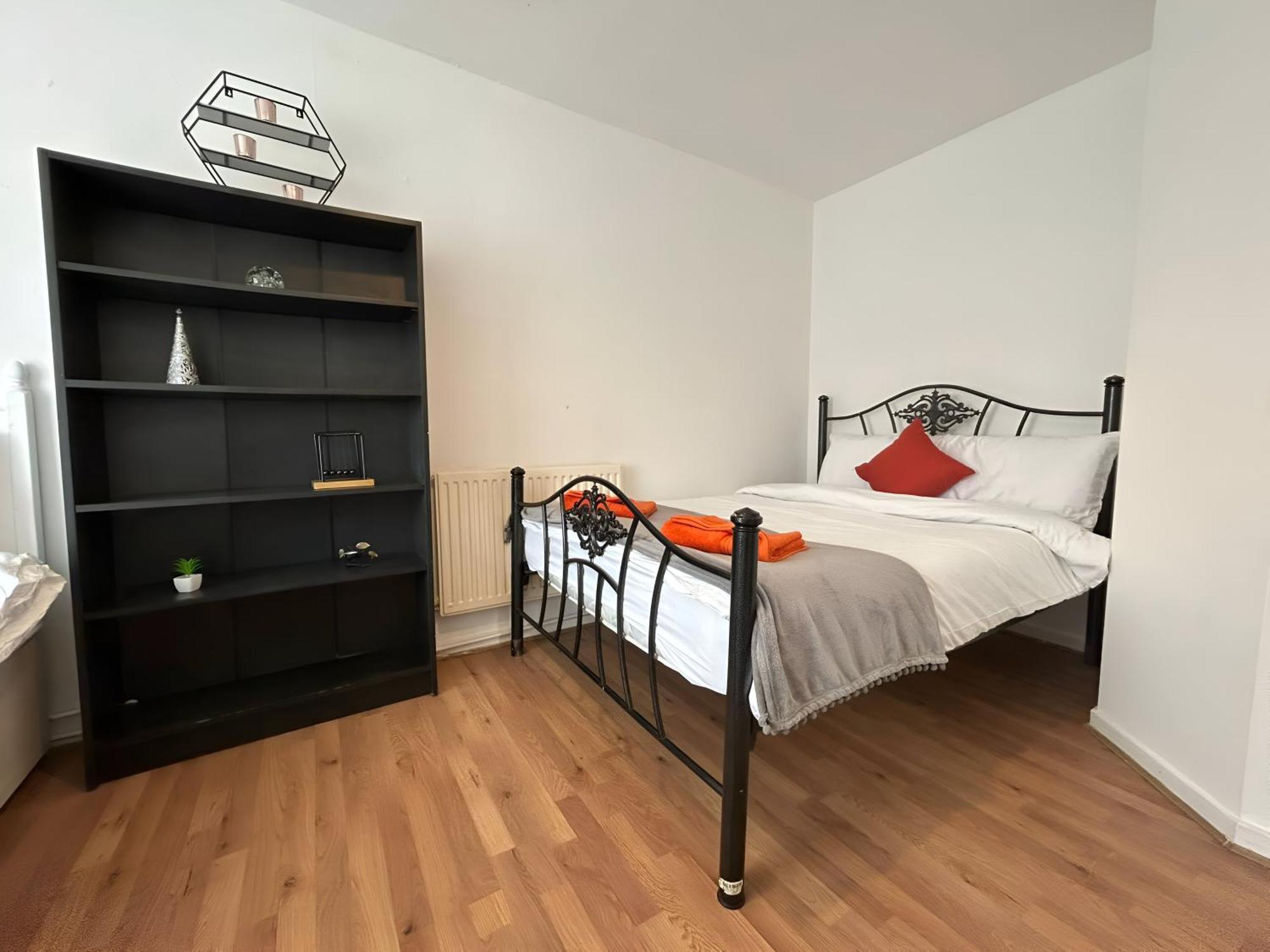 3 Bedroom House By M40 J4 High Wycombe Bagian luar foto