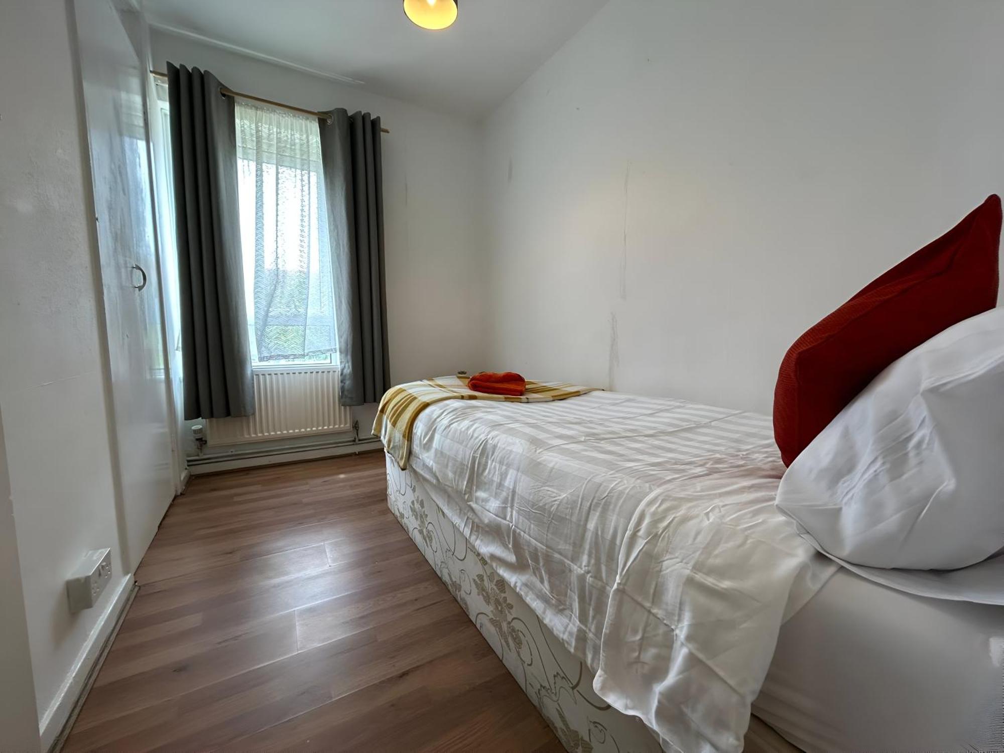 3 Bedroom House By M40 J4 High Wycombe Bagian luar foto